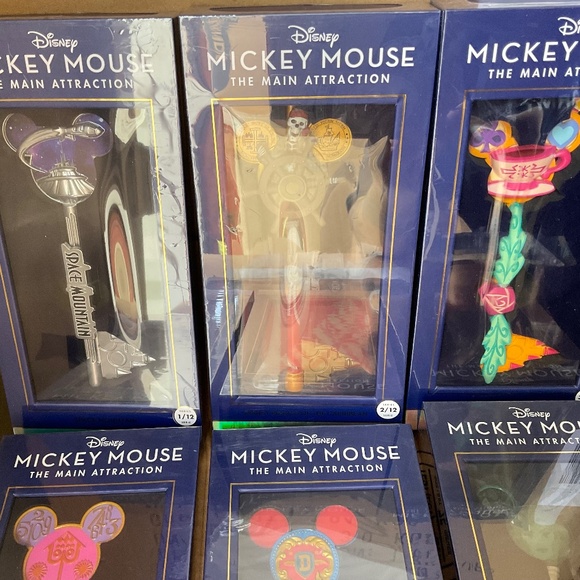 Disney Mickey main attraction key lot - Picture 1 of 4